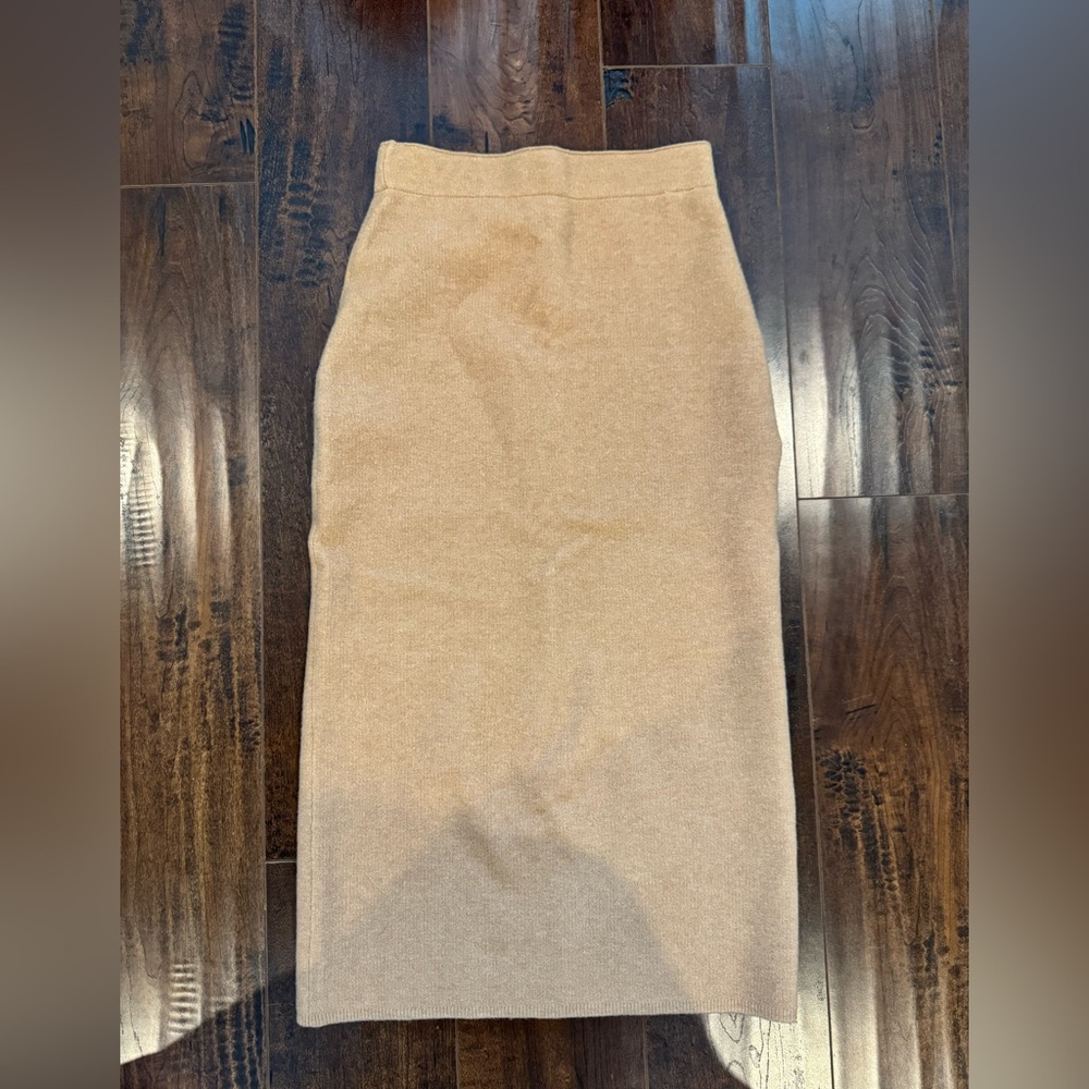 Aritzia wool midi skirt sz small like new
